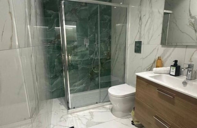 Emerald Rooms: Triple Room with Bathtub