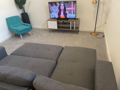 Emerald Suite with 2 beds - 10 minutes from downtown