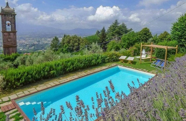 Emilia, Villa mit Privatpool, Aussicht, WLAN. Lucca