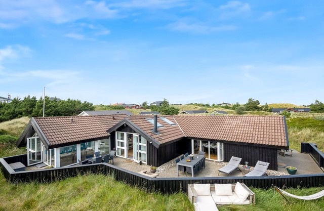 "Emin" - 700m from the sea by Interhome