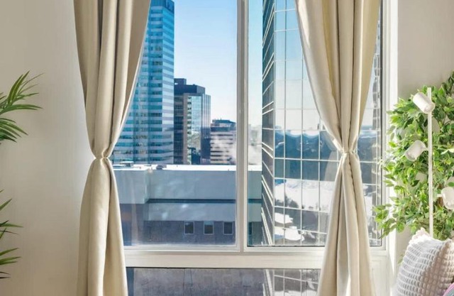Eminence Sleek Studio City View