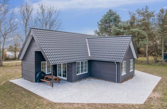 "Emmalina" - 1.3km from the sea by Interhome
