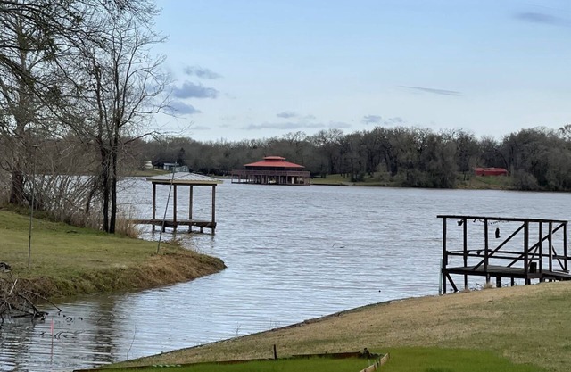 Emma’s Hideaway Country living with private dock