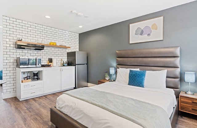 Empire Apartments By Barsala