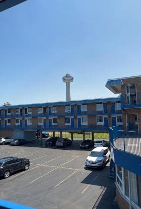 Empress Inn and Suites by the Falls