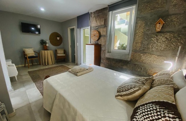 En-Suite Bedroom and Garage in Porto City Center