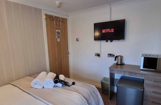 En-Suite Double Room, Microwave & Fridge, Parking