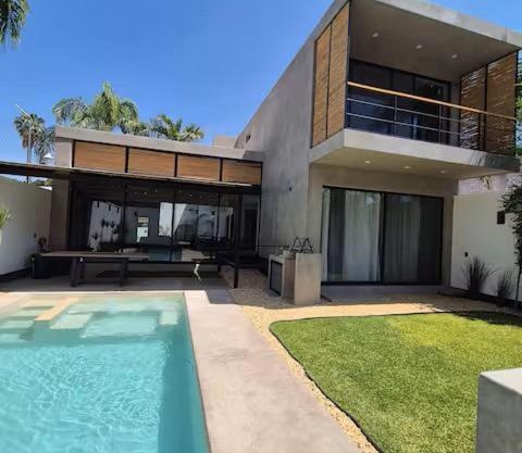 Encantadora casa con alberca privada