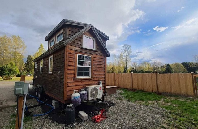 Encanto Tiny House (Puyallup, WA)