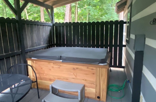 Enchanted - 1 BR Cabin Near Mentone, AL and Desoto State Park