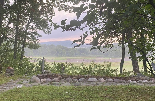 Enchanted 2 bedroom, x-lake cabin with mountain views. Fast WFYI , Napanoch.