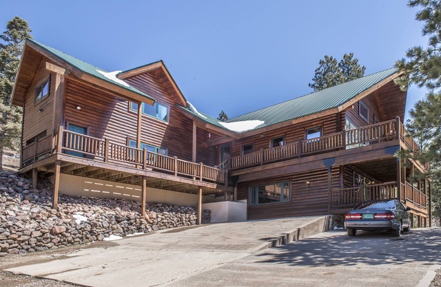VERZAUBERTE CIRCLE LODGE-AWESOME BERGANSICHTEN MIT VIEL RAUM ZUM SPIELEN!
