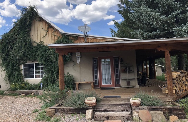 Enchanted Circle Lodge in Holman im Norden von Zentral-New Mexico