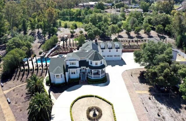 Enchanted Estate with Pool, Spa, Slide, Sauna in your own 4-Acre Park