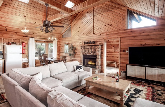 Enchanted Oak Cabin | Spacious Retreat + Serene Wooded Views