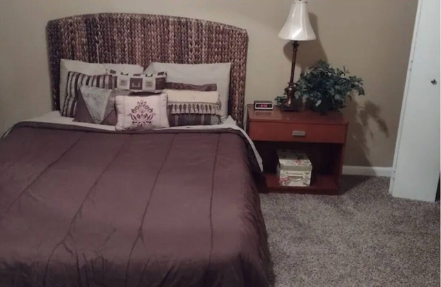Enchanted Stays, w/fireplace great family for entertainment and Relaxing at