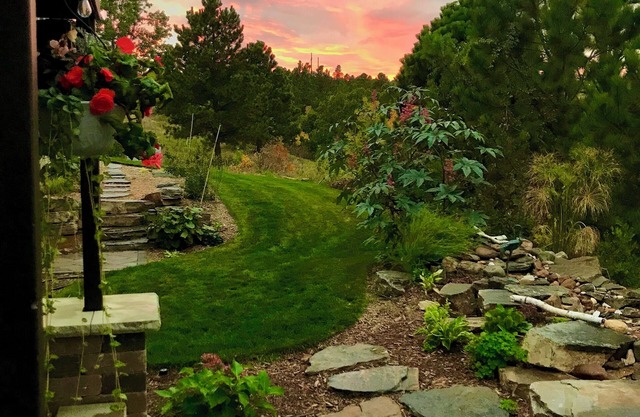 Enchanted Studio & secluded outdoor patio oasis with gorgeous views