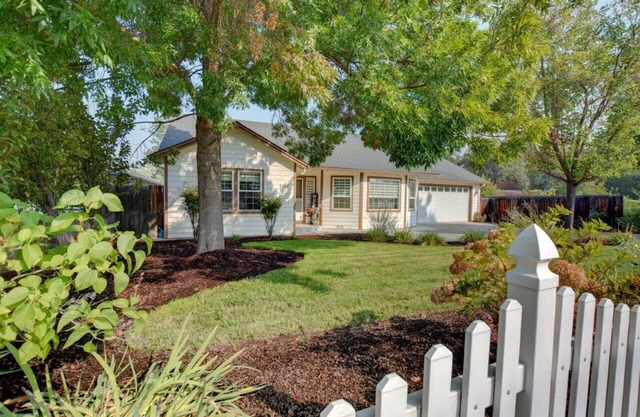 Enchanting 3 BR, minutes from Winerys, Snow Sking, exhilarating Rafting Tours.