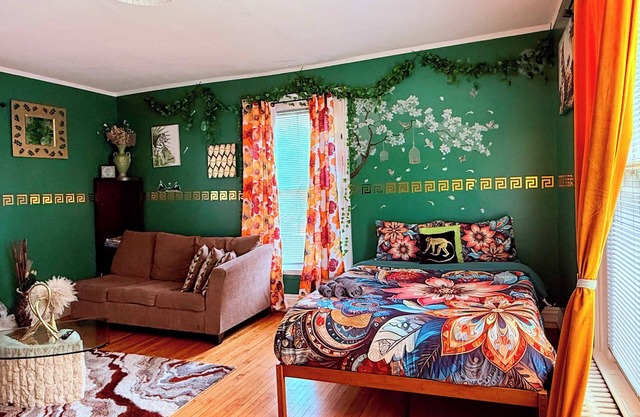 Enchanting 3BR Near Downtown Hartford Cozy & Modern with Parking