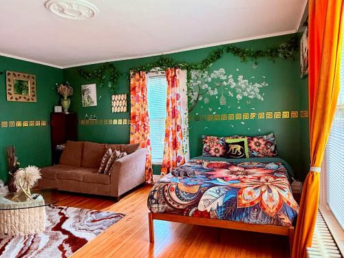 Enchanting 3BR Near Downtown Hartford Cozy & Modern with Parking