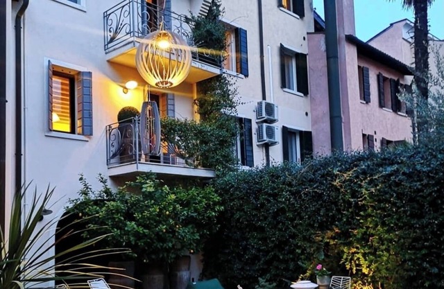 Enchanting 6-bedroom Villa in Treviso, private patio