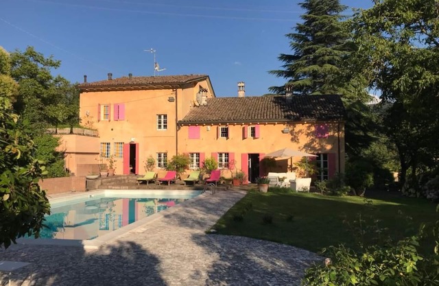 Enchanting country estate, 5 minutes to downtown