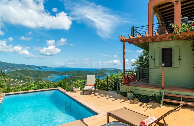 SOMEDAY ISLE: Blick, Pool, 1-3 BR, Neue Küche und LV, Gärten, tolle Zusammenkunft.