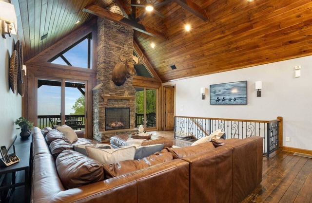 5BR gehobene Log Lodge in Blowing Rock, Blick auf die Berge, Whirlpool, Billardtisch, Bar, 3 King Suiten!