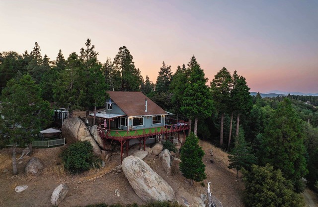 Enchanting Mountain Retreat with Breathtaking View