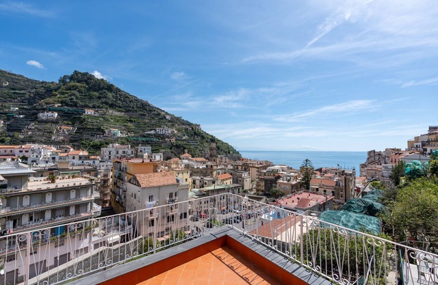 Enchanting panoramic suite 150 meters from the sea.
