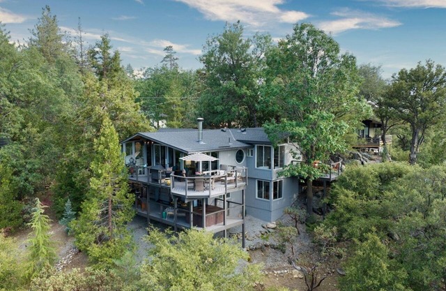 Enchanting, Secluded Idyllwild Home w/ Dramatic Views & Hot Tub! Pet Friendly!!