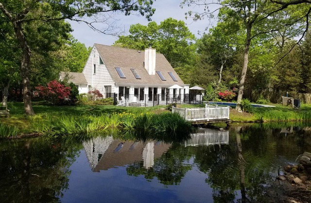 Neu renoviert!! In der Nähe der Innenstadt von East Hampton. Kurze Fahrt zum Strand!