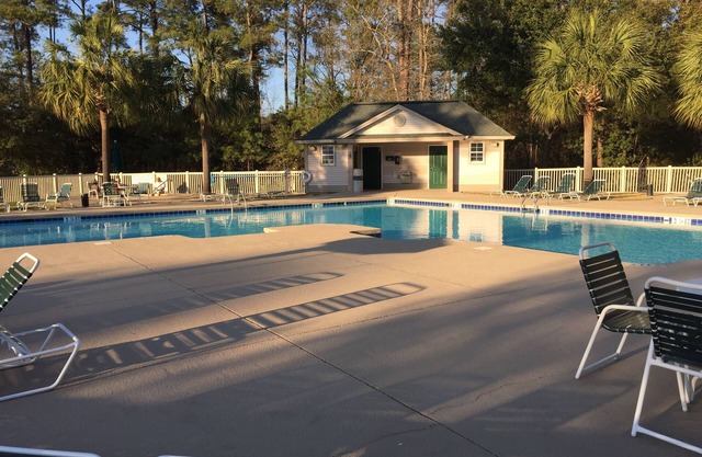 Endeinheit 5 min zum Strand. Schritte vom Pool / Jacuzzi. Golf. In der Nähe von Restaurants. W-lan