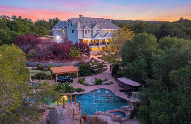 Endless Amenities at The Estate at Oak Hollow