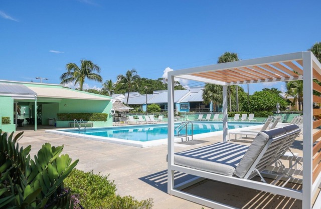 Endless Amenities at This Relaxing Condo in Landings of Largo