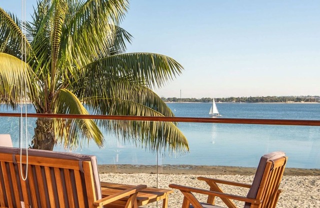 Endless Summer by Avantstay Serene Beachfront Escape w/ Sunset Views!