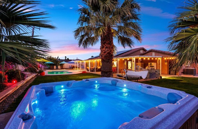 Endless Summer-Elegant 3 Bedroom Home With Pool