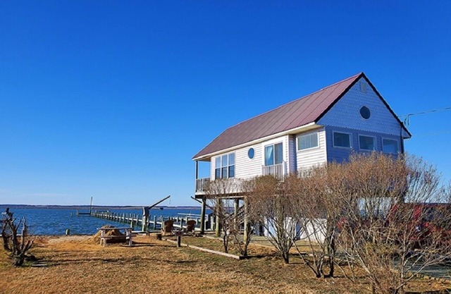 The Honeymooner-Waterfront w/ Private Pier