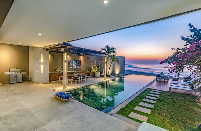 Luxus-Oase direkt am Strand mit Oceanfront Infinity Pool & Tägliche Zimmerreinigung