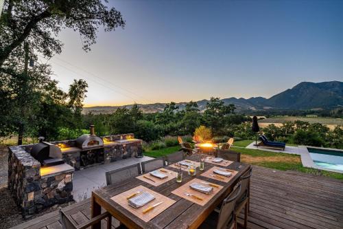 Endless Views, Outdoor Kitchen And Pool-Hot Tub!