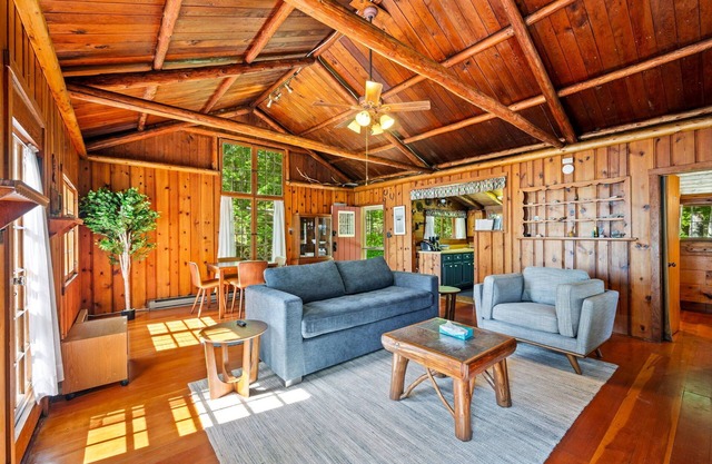 "Enduring Memories" Lakefront Cottage in Jacksonport - Newly Furnished for 2024!