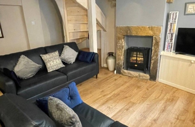 Endways Cottage 18th Century Cottage. Sleeps 6 in 3 bedrooms with 2 bathrooms.