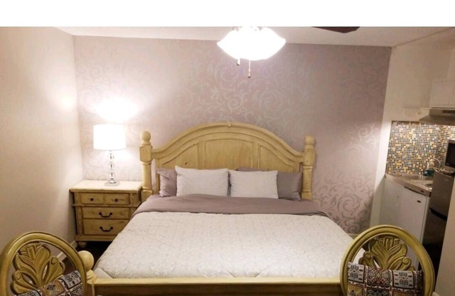 Energy Corridor Guest suite colse to every thing