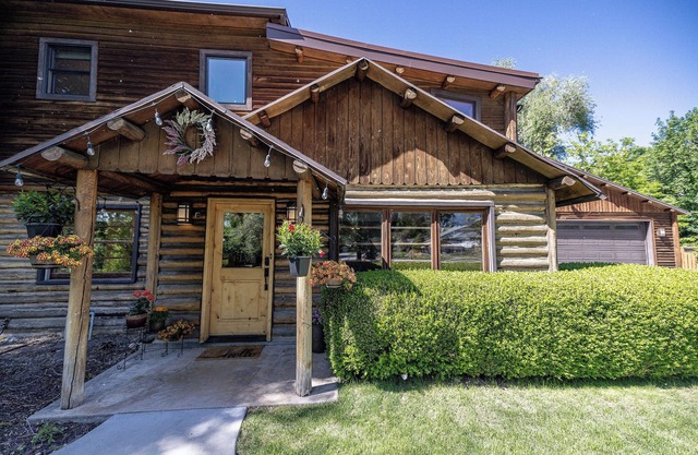 Engen Hus Bed and Breakfast