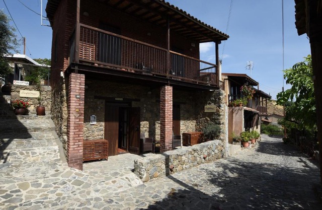 Enipnion Apartments