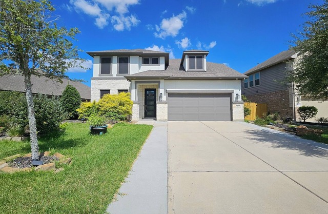 Enjoy a 4-bedroom, 3.5-bathroom home in New Caney for families or business stays