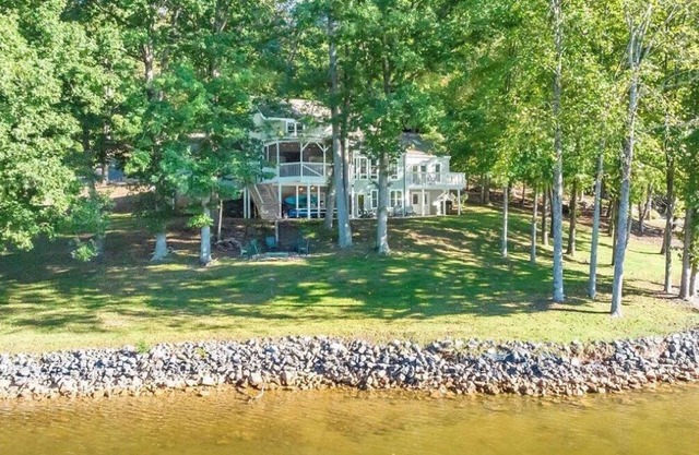 Enjoy a beautiful Fall weekend on Smith Mountain Lake!