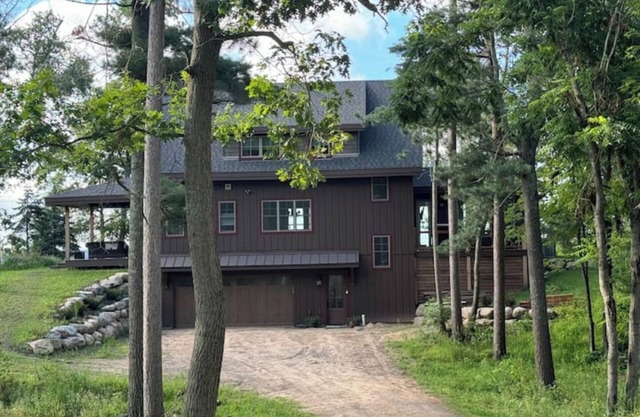 Enjoy a beautiful lakeside cabin on Whitefish Chain with your family & friends!,