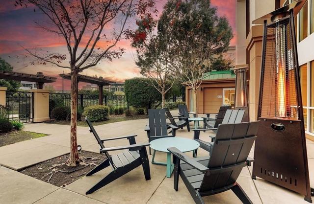 Enjoy a Hassle-Free Stay! Pets Allowed, Near Brisbane Community Park