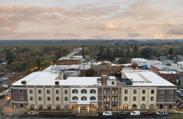 Enjoy a Hassle-Free and Suiting Stay! Pet-friendly Hotel with Free Parking!